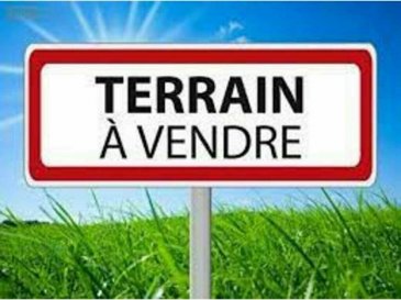 Situé dans une cité exclusivement résidentielle, terrain à bâtir de +- 8.87 ar a vendre dans l'état avec démolition réalisé et autorisation de construire et sans contrat de construction. Plan d`architectes inclus.

Terrain destiné pour la construction d'une maison unifamiliale jumelée (3 « côtés libres », disposant d'une surface totale de +/- 180 m2 dont +/- 136 m2 habitable).

Le terrain se situe à Gonderange (commune de Junglinster), à 10 minutes de Luxembourg ville.

Proche de l`école fondamentale, du LIS Lenster International School, des Commerces du Laangwiss ainsi que et des randonnees du Grunewald. Bien relié au Kirchberg et au Luxembourg Centre.