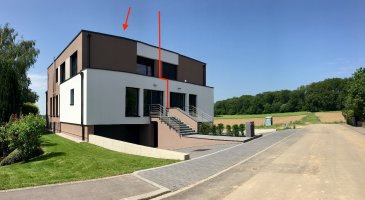 **** SOUS COMPROMIS ****

Nouvelle maison jumelée contemporaine clés en mains très lumineuse offrant de prestations de qualité supérieure.

Possibilité de récupérer une partie de la TVA sur la construction.

La situation se compose comme suit:

Rez-de chaussée élevé:
-vaste hall d'entrée avec coin vestiaire
-spacieux WC séparé avec lavabo
-cuisine entièrement équipée avec îlot central, appareils Siemens et nombreux rangements, ouverte sur la pièce séjour/living / surface cuisine et living = ±71,00m2 / feu ouvert / accès à la terrasse et jardin aménagé orienté sud-ouest
-chauffage au sol

1er étage:
-hall de nuit
-chambre à coucher 1 / ±14,50m2
-chambre à coucher 2 / ±14,50m2
-grande salle de bains avec baignoire, double lavabo et WC / ±9,50m2
-pièce rangement/débarras
-suite parentale de ±19,50m2 avec sa salle de douche en suite ±6,00m2

Niveau sous-sol:
-à l'extérieur: rangement poubelles / vélos

-à l'intérieur:
-double garage pour 2 voitures
-pièce rangement pour vélos/poussettes
-pièce buanderie y compris salle de douche avec WC et lavabo
-local chaufferie avec possibilité d'aménager une cave à vin au fond de la pièce / ±17,00m2
-pièce avec chauffage et fenêtre et tous raccordements pour douche et WC pouvant être aménagée en chambre supplémentaire ou bureau / ±13,50m2

Jardin aménagé.

Pas de travaux à prévoir!

Plans et d'autres photos sur demande.


Emplacement très calme en bord de forêt et la zone protégée Natura 2000.
Limite du secteur constructible dans une rue dans issue.

La localité de Meispelt fait partie du territoire de la commune de Kehlen où se trouve également l'école fondamentale.

La Ville de Luxembourg est accessible en Bus et voiture / ±15-20min.
Mersch: ±10min

A proximité des grandes axes routiers et de toute commodité.

Adresse:
5a, rue Kosselt
L-8292 Meispelt
