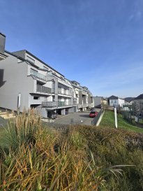 A VISITER !!!

Immo Nordstrooss vous propose un spacieux appartement de +/- 83.26m2 à vendre à Bissen, sis à 5 min de Mersch ou +/- 15 min de Luxembourg-Kirchberg dans une residence bien entretenue construit en 2012!!

Ce beau appartement est composé comme suit:

- Hall d'entrée,
- un grand living lumineux,
- cuisine équipée ouverte,
- deux chambres à coucher,
- une salle de bain,
- deux débarras,
- un balcon avec vu sur le Parc.

Une cave privative, un garage et un emplacement extérieur complètent le tout.

Pour plus de renseignements ou une visite (visites également possibles le samedi sur rdv), veuillez contacter le 691 850 805.

Proposition de crédit/financement à taux compétitif d'une banque luxembourgeoise incluse dans nos services gratuit.