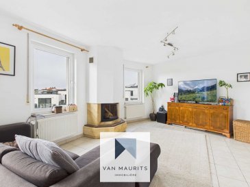 Situé à Mamer au calme dans une rue sans issue, cet appartement duplex datant de 2006 en très bon état bénéficie d'une surface totale de ± 154m² dont ± 130m² habitables au coeur d'une résidence de 5 propriétaires. L'appartement se présente comme suit :

Au 2ème étage, le hall d'entrée de ± 7 m² dessert le séjour - salle à manger de ± 32 m² avec sa cheminée et son accès vers la terrasse de ± 6m² ; la cuisine équipée de ± 8 m², un pla chambre parentale de ± 22 m², une salle de bain de ± 7 m² (avec double lavabo, baignoire, douche, wc ), un débarras de ± 2 m² ainsi qu'un 2ème sous l'escaler.

Au 3ème étage : le palier de ± 7m² mène à deux chambres de ± 15 et 14 m²; une salle de douche de ± 6.m². UN accès par une des chambre à la terrasse de ±10 m² orientée plein ouest.

Le sous-sol comprend une cave privative de ± 3 m² et un garage de ± 22 m².

Détails complémentaires :

Le chauffage est assuré par une chaudière au gaz par radiateurs. Les fenêtres double vitrage en châssis PVC sont équipées de volets manuels. Les sols sont en carrelage.

Situé dans une zone résidentielle très calme, cet appartement bénéficie d'un accès privilégié aux transports en commun, aux commerces, aux écoles (Ecole Européenne) et aux crèches. Il est proche des institutions européennes, de la gare et des connexions autoroutières. De nombreux espaces verts, parcs, pistes cyclables et sentiers de randonnée permettent de profiter d'un cadre de vie agréable.

Contact : Jimmy de Brabant au +352 661 167 494 ou jimmy@vanmaurits.lu