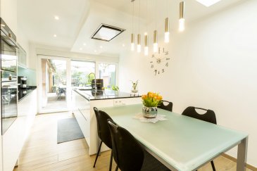 Maison entièrement rénovée ? 5 chambres ? terrasse 45 m² ? grand jardin

Située dans un quartier calme de Pétange, à proximité immédiate de la gare et de toutes commodités, cette magnifique maison entièrement rénovée offre environ 180 m² habitables sur une parcelle de plus de 4 ares.

Rez-de-chaussée
- Hall d'entrée
- Salon lumineux et chaleureux de plus de 23 m2
- Salle à manger avec puits de lumière de plus de 15 m2
- Grande cuisine moderne équipée avec espace repas de plus de 18 m2
- Accès direct à une superbe terrasse d'environ 45 m²
- Cuisine extérieure idéale pour les barbecues et moments en famille
- Grand jardin offrant de nombreuses possibilités (piscine, jacuzzi, espace détente)
- Salle de douche

1er étage
- 2 grandes chambres de plus de 15 et 13 m2
- 1 chambre/bureau de 11 m2
- Salle de douche

2e étage
- Grande chambre parentale avec dressing de plus de 25 m2
- 5e chambre de plus de 13 m2
- Salle de douche

Sous-sol
- Cave spacieuse d'environ 45 m² offrant de nombreux espaces de rangement.

Extérieur
- Grande terrasse ±45 m²
- Jardin
- 2 emplacements de parking devant la maison

Cette Maison rénovée de fond en comble offre des volumes généreux et elle est très lumineuse
5 chambres ? idéale pour une famille
Aucun travaux à prévoir

Une maison clé en main alliant confort, espace et situation pratique.

N'hésitez pas à nous contacter pour organiser une visite sans tarder au 691 30 30 91.

Les frais d'agence sont à la charge du vendeur.