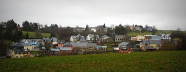 !!!!!!!!!PROJET DE 3 MAISONS EN BANDE!!!!!!!!!!<br><br>Immo Nordstrooss vous propose un beau terrain, sans contrat de construction.<br>La situation est très calme et vue imprenable sur la campagne.<br>Le terrain est de +/-6.20 ares.<br>Il ya une possibilité de construire 3 maisons.<br><br>Numero cadastral: sur demande <br><br>Pour plus de renseignements veuillez nous contacter au 691 850 805.