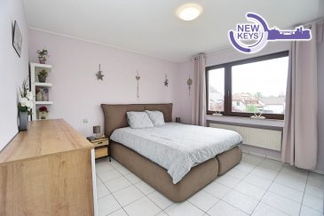 New Keys vous propose en exclusivité ce bel appartement d’environ 61 m², situé au 3áµ‰ étage d’un immeuble bien entretenu, construit en 1989, dans un quartier calme de Dudelange.

Description du bien :

* Hall d’entrée 6,1m2 +/−
* Chambre à coucher de 15,1 m² +/−
* Salle d’eau avec douche, WC, vasque, espace buanderie et fenêtre 6,4m2 +/−
* Cuisine indépendante entièrement équipée 8,9 m2 +/−
* Salon 20,8m2 +/− avec accès à un balcon 3,4m2+/− exposé plein sud, équipé d’une marquise

Espaces annexes :
* Une cave privative
* Un emplacement de parking extérieur privatif, avec possibilité de stationner une seconde voiture en enfilade
* Une buanderie commune

Équipements :
* Double vitrage
* Volets roulants
* Marquise sur le balcon
* Chauffage au gaz
* Connexion fibre optique

Faibles charges de copropriété : seulement 100 €/mois !

Cet appartement est bien agencé et offre une grande chambre de 15,1 m² +/−, un véritable atout.

Pour plus d'informations ou pour organiser une visite, contactez-nous au +352 661 434 100 ou par e-mail à kdif@newkeys.lu.