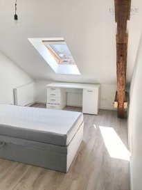 <br /><br />À Louer : Chambre Étudiante dans une Maison Résidence Universitaire - Université Lunex<br><br>Découvrez cette chambre idéalement située à proximité de l\'Université Lunex, à seulement 10 minutes du centre commercial Opkorn. Cet emplacement privilégié vous permet de bénéficier d\'un accès facile aux transports et de profiter de toutes les commodités nécessaires pour un quotidien pratique et agréable.<br><br>Nous proposons à la location une chambre entièrement meublée, conçue spécifiquement pour les étudiants. L\'espace est aménagé avec soin afin d\'offrir un environnement propice à l\'étude et à la détente. La chambre comprend un lit confortable, des tables de chevet, une armoire spacieuse et un bureau pour vos sessions de travail. L\'atmosphère calme permet de se concentrer facilement sur vos études, garantissant ainsi un cadre de vie serein et studieux.<br><br>La maison dispose d\'une cuisine entièrement équipée, comprenant tout l\'électroménager ainsi que tous les ustensiles nécessaires pour préparer vos repas dans les meilleures conditions. Vous pourrez également profiter d\'une salle à manger conviviale pour partager de bons moments avec vos camarades. De plus, plusieurs salles de douche sont à votre disposition, offrant ainsi un confort optimal à tous les résidents.<br><br>La chambre est disponible immédiatement, prête à accueillir son nouveau locataire.<br><br>Que vous soyez en quête d\'un espace de vie confortable ou d\'un cadre stimulant pour vos études, cette chambre répondra parfaitement à toutes vos attentes.<br><br>Votre nouvelle vie étudiante vous attend !<br><br>Pour toutes questions ou demandes d\'informations, n\'hésitez pas à nous contacter, nous serons toujours à votre service.<br><br>Agence ELSA\'HOME à votre écoute pour la concrétisation de vos projets en toute confiance.<br><br>----------------------------------------------------------------------------<br><br>For Rent: Student Room in a University Residence House - Lunex University<br><br>Discover this room ideally located near Lunex University, just 10 minutes from the Opkorn shopping centre. This privileged location gives you easy access to transport and all the amenities you need for a practical and pleasant day-to-day life.<br><br>We offer a fully furnished room for rent, designed specifically for students. The space is carefully designed to provide an environment conducive to study and relaxation. The room includes a comfortable bed, bedside tables, a spacious wardrobe and a desk for your work sessions. The calm atmosphere makes it easy to concentrate on your studies, guaranteeing a serene and studious environment.<br><br>The house has a fully equipped kitchen, with all the appliances and utensils you need to prepare your meals in the best possible conditions. There is also a convivial dining room where you can share good times with your fellow students. What\'s more, there are several shower rooms at your disposal, providing optimum comfort for all residents.<br><br>The room is available immediately, ready to welcome its new tenant.<br><br>Whether you\'re looking for a comfortable living space or a stimulating environment for your studies, this room will meet all your expectations. Don\'t hesitate to contact us for more information or to arrange a viewing. Your new student life awaits you!<br><br>If you have any questions or requests for information, please do not hesitate to contact us. We will always be at your service.<br><br>Agence ELSA\'HOME is here to help you realise your plans in complete confidence.<br><br><br><br><br>