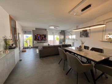 Maison unifamiliale libre de 3 côtés ? Oberkorn

Surface totale : +/-225 m² (dont +/-178 m² habitables) ? Parcelle : 4,04 ares

Située dans un quartier résidentiel calme et verdoyant à Oberkorn (rue Charles Schambourg), cette jolie maison construite en 2006 et entièrement rénovée en 2018 offre un cadre de vie confortable et lumineux, avec une superbe vue dégagée sur la forêt.

Idéale pour une famille, la maison se compose comme suit :

Disposition:

Rez-de-chaussée :

Hall d'entrée spacieux

Bureau ou pièce polyvalente

Buanderie avec salle de repassage

Local technique (chaufferie)

Cave à vin

Garage avec compteurs (électricité, gaz, eau) + fibre optique

1er étage :

Double séjour lumineux avec accès balcon

Cuisine ouverte moderne, accès terrasse

Terrasse partiellement couverte avec vue forêt

Beau jardin aménagé de 266 m²

WC séparé

2e étage :

Hall de nuit

Chambre avec dressing

Suite parentale avec dressing

Salle de douche complète (douche italienne, lavabo, WC)

Possibilité d'aménager une 3e chambre

Grenier :

Toiture isolée

Espace supplémentaire avec potentiel d'aménagement

Atouts

Quartier résidentiel très calme et verdoyant

Vue imprenable sur la forêt

Maison rénovée avec soin (2018)

Fibre optique installée

Grand jardin arboré et entretenu

Localisation

Rue Charles Schambourg ? Oberkorn
Proche de toutes commodités : écoles, commerces, transports publics et accès rapide aux axes routiers.

 Contactez-nous dès maintenant pour plus d'informations ou organiser une visite.