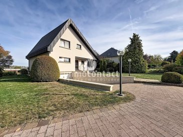 L'agence immobilière Immo-Contact vous propose cette magnifique maison individuelle de +/− 180m² de surface habitable située à Alzingen, commune d'Hesperange.

Située dans un quartier résidentiel calme et recherché d’Alzingen, cette magnifique maison individuelle bénéficie d’un environnement particulièrement agréable et privilégié.

Son véritable atout : une vue absolument exceptionnelle et dégagée, sans vis-à-vis, offrant un cadre rare et une sensation d’espace remarquable.

Avec ses beaux volumes, ses nombreux espaces extérieurs et son environnement paisible, cette maison offre un cadre de vie unique, à seulement quelques minutes de Luxembourg-Ville.

La maison, se compose comme suit :

Rez-de-chaussée :
- Hall d'entrée
- Salon avec espace salle à manger et accès sur les espaces extérieurs
- Cuisine équipée séparée
- 2 chambres à coucher dont une avec accès sur les espaces extérieurs
- Salle de bain avec douche, WC et fenêtre

1er étage :
- 2 chambres à coucher
- Bureau avec espace de stockage
- Accès au grenier

Sous-sol :
- Garage pour 2 voitures
- Buanderie
- Local technique
- 2 caves

La maison bénéficie de généreux espaces extérieurs, avec plusieurs terrasses, dont une agréable terrasse couverte, ainsi qu’une cabane de jardin. De nombreux espaces ont été aménagés pour profiter pleinement des beaux jours, partager des repas en famille ou entre amis, se détendre et apprécier le cadre exceptionnel qu’offre la propriété.

Visites possibles en semaine et le samedi.

Pour toute information, contactez-moi au +352 621 794 938.
Estimation gratuite de votre bien sous 48h : +352 26 311 992 ou info@immocontact.lu

 ---------- 
Immo-Contact real estate agency is pleased to present this magnificent detached house offering approximately 180m², located in Alzingen, in the municipality of Hesperange.

Set in a quiet and sought-after residential area of Alzingen, this beautiful detached house enjoys a particularly pleasant and privileged setting.

Its true highlight is the absolutely exceptional, unobstructed view, with no overlooking neighbours, offering a rare sense of openness and space.

With its generous volumes, numerous outdoor areas and peaceful surroundings, this property offers a unique living environment, just a few minutes from Luxembourg City.

The house is laid out as follows:

Ground floor:

- Entrance hall
- Living room with dining area and access to the outdoor spaces
- Separate fully equipped kitchen
- 2 bedrooms, one with direct access to the outdoor areas
- Bathroom with shower, WC and window

First floor:

- 2 bedrooms
- Office with storage space
- Access to the attic

Basement:

- Garage for 2 cars
- Laundry room
- Technical room
- 2 cellars

The property benefits from generous outdoor spaces, including several terraces, one of which is pleasantly covered, as well as a garden shed. Numerous areas have been designed to make the most of sunny days, enjoy meals with family and friends, relax and fully appreciate the exceptional setting offered by the property.

Viewings are available during the week and on Saturdays.

For further information, please contact me on +352 621 794 938.

Free valuation of your property within 48 hours: +352 26 311 992 or info@immocontact.lu