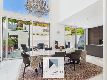 Dans un emplacement privilégié et entourée de verdure, située dans l'un des quartiers résidentiels les plus prisés de Niederanven, cette superbe villa contemporaine datant de 2000, offre un confort absolu et un design raffiné. De grandes baies vitrées assurent une luminosité optimale et une transition fluide vers la terrasse et le jardin avec piscine. Elle est érigée sur un terrain de 8.29 ares sur quatre niveaux avec ascenseur et offre une surface totale de ± 350 m² dont ± 300 m² habitables. 

Elle se compose comme suit : 

Au rez-de-chaussée, la porte s'ouvre sur un spacieux hall d'entrée de ± 24.5 m² qui dessert une chambre de ± 16.5 m², une salle de bains de ± 5 m², une buanderie de ± 7 m², une chaufferie de ± 14.5 m² et un grand garage de ± 40 m². 

Un escalier et un ascenseur mènent au 1er étage où se trouvent le séjour de ± 115 m², la cuisine ouverte équipée et aménagée avec ilot central (cuisine POLIFORM, cuisinière à induction, hotte, four à micro-ondes, four à vapeur, frigo, lave-vaisselle, chauffe-assiettes, frigo à vin, machine à café), une lumineuse salle à manger donnant sur la terrasse sans vis-à-vis et un salon avec cheminée et système home cinéma, ainsi qu'un wc séparé de ± 2 m². 

Au 2e étage un palier de ± 15 m² dessert une chambre avec une salle de bains attenante de ± 22 m², deux chambres de ± 13.5 m² donnant sur une terrasse de ± 12 m² et une salle de bains de ± 7 m². 

Au 3e étage un palier de ± 4 m² dessert la suite parentale de ± 36.5 m² avec armoires intégrées avec salle de bains attente de ± 36.5 m² donnant sur deux terrasses avec une vue imprenable avec jacuzzi de ± 26 m² et de ± 14 m² et un wc séparé de ± 2 m². 

A l'extérieur, une belle terrasse de ± 50 m², une piscine chauffée ainsi qu'un jardin clôturé et arboré avec une dépendance de ± 10 m² complètent ce bien d'exception. 

Détails complémentaires : 

- Situation idéale au calme 
- Maison en excellent état 
- Pompe à chaleur, chauffage au plafond 
- CPE A-A-A 
- Adoucisseur d'eau 
- Châssis bois/alu, triple vitrage 
- Volets électriques 
- Domotique 
- Fibre optique 
- Spots intégrés 
- Système home cinéma 
- Porte d'entrée sécurisée 
- Meubles sur mesure - POLIFORM 
- Cuisine - POLIFORM 
- Électroménager ? MIELE 
- Parquet 
- Carrelage 
- 4 terrasses 
- Jardin 
- Eclairage jardin 
- Abri de jardin 
- Piscine chauffée 
- Jacuzzi 
- Grand garage 
- Écoles, crèches, parcs, aires de jeux, restaurants, commerces 
- Desservi par les transports en commun 

Personne responsable du bien : 

Yuliana Dimitrova 
Tel : +352 661 50 27 19 
Email : yuliana@vanmaurits.lu