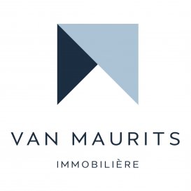 Une maison de maître à vendre. 

Généralités:

- Situation hyper centrale, tram Stareplaz à 100 m ;
- Rénovation complète par un bureau d'architecte renommé ;
- Finitions de haute qualité ;
- Rue calme ; 
- Maison de charme (parquet, menuiserie et escalier d'origine, hauteur sous plafond 3 m) ; 
- Double séjour ;
- Orientation sud, très lumineuse ;
- Jardin intimiste ;
- Belle terrasse plein pied avec une marquise électrique ;
- Alarme, portail éléctrique.

N'hesitez pas à contacter notre agence pour tous les détails. 

Agent responsable : Katia Gravière au 661 33 29 82 ou katia@vanmaurits.lu