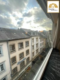 <br /><br />Gentile Immobilière vous propose en exclusivité un joli appartement de 45m2 situé au coeur de Luxembourg-Ville Haute, dans la zone piétonne ce dernier dispose de tout les atouts pour vous séduire.<br><br>Situé dans une résidence avec ascenseur l\'appartement se compose comme suit :<br><br>Une cuisine séparée<br>Une salle de douche<br>Un hall d\'entrée avec placards intégrés <br>Une pièce principale servant de séjour et chambre à coucher<br>Viennent compléter ce bien un balcon et une cave.<br><br>Pour toutes informations n\'hésitez pas à nous contacter au 28 79 09 09 ou par mail : info@gentileimmobiliere.lu<br><br>Vous souhaitez vendre acheter louer, contactez-nous sans plus tarder<br><br>\