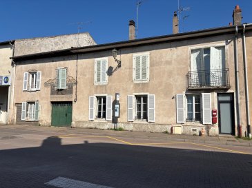 Idéal investisseur.  Grand appartement au 1er étage d'une copropriété de 10 appartements qui comprenant une entrée, une cuisine séparée du salon séjour, deux chambres, SDB. Garage privatif. Loyer annuel 7680 HC. Très bon rapport locatif. Ref lot 2
 Les informations sur les risques auxquels ce bien est exposé sont disponibles sur le site Géorisques : www.georisques.gouv.fr