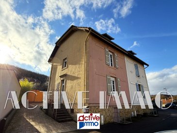 Maison Hayange 6pièces (121m²). EN EXCLUSIVITÉ ! CITE BELLEVUE !

Sur la commune d'Hayange, idéalement placée au sein du quartier Bellevue, devenez propriétaire de cette maison mitoyenne d'un côté de plus de 120 m² édifiée sur un terrain de 4,75 ares.

Au rez de chaussé surélevé, vous disposez de 2 pièces de vie de 16 m² , communiquant sur la cuisine, donnant accès à la terrasse et les extérieurs.

A l'étage, vous découvrirez 2 spacieuses chambres de plus de 16 m², un WC ainsi que la  salle d'eau.
Au 2éme étage, les combles ont été aménagés en 2 autres chambres.

Vous bénéficiez d'une facilité de stationnement grâce à une allée pavée privative permettant de garer 2 véhicules en enfilade et donnant accès à l'actuel garage (en taule). 

Double Vitrage PVC / VOLETS roulant + battant / CHAUDIÈRE GAZ Condensation 2020 .

DPE réalisé le 12/05/2025 : logement classé F  pour 348 kwh/m²/an ainsi que F pour les émissions de gaz à effet de serre pour 76 kg co²/m²/an.
Montant estimé des dépenses annuelles d'énergie pour un usage standard : entre 3233€ et 4400€ par an. Prix moyens des énergies indexés sur l'année 2021, 2022, 2023 (abonnements compris)
Les informations sur les risques auxquels ce bien est exposé sont disponibles sur le site Géorisques : www.georisques.gouv.fr ».

A VISITER SANS TARDER ! 
Frais d'agence à charge vendeur
Votre conseiller Immobilier : CHEILLAN Nicolas