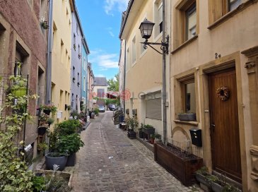 Immo Losch vous propose en vente cet appartement duplex atypique situé en plein cœur de Remich, dans une petite rue pittoresque bordée de charmantes maisons anciennes.

Le bien se trouve au 2áµ‰ et 3áµ‰ étage d'une petite résidence de seulement 3 unités, offrant ainsi un environnement à taille humaine et une situation particulièrement centrale. La résidence ne dispose pas d'ascenseur.

Avec une surface totale de 119,73 m², ce duplex présente une configuration intéressante et offre de nombreuses possibilités d'utilisation, notamment pour un acquéreur souhaitant combiner habitation et investissement locatif.

Une configuration sur deux niveaux

Le 2áµ‰ étage, d'une superficie de 71,73 m², comprend un hall d'entrée qui mène vers un agréable salon avec cuisine ouverte. Ce niveau dispose également d'une salle de bain ainsi que de deux chambres à coucher.

Le 3áµ‰ étage, d'une superficie de 48 m², dispose d'un petit hall, d'une salle de douche, d'une chambre ainsi que d'un second espace salon avec cuisine ouverte.

La configuration actuelle permet notamment d'envisager différents projets : résidence principale avec espace indépendant, logement pour une famille avec plusieurs générations ou encore investissement avec deux espaces d'habitation distincts, sous réserve des autorisations nécessaires.

Situation locative

Les deux niveaux sont actuellement loués. Le logement situé au 2áµ‰ étage sera prochainement libéré, tandis que celui du 3áµ‰ étage est actuellement occupé.

Cette situation peut être particulièrement intéressante pour un acquéreur souhaitant bénéficier d'un revenu locatif tout en récupérant prochainement une partie du bien pour son propre usage.

Remich, un cadre de vie recherché

Vivre au cœur de Remich, c'est profiter d'une atmosphère unique au bord de la Moselle, avec ses promenades, ses restaurants, ses commerces et ses nombreux domaines viticoles à proximité. La ville offre un cadre de vie agréable tout en restant bien connectée aux principales communes du pays et aux frontières allemande et française.

Un bien atypique avec une belle surface totale, une situation centrale et un potentiel intéressant aussi bien pour un investisseur que pour un acquéreur à la recherche d'un logement avec une partie indépendante.

Pour plus d'informations ou pour organiser une visite, contactez Immo Losch :

 +352 26 53 26 11
 info@immolosch.lu

 ---------- 
Immo Losch bietet Ihnen diese außergewöhnliche Duplex-Wohnung im Herzen von Remich, in einer kleinen malerischen Straße mit charmanten alten Häusern.

Das Objekt befindet sich im 2. und 3. Stock eines kleinen Wohnblocks mit nur 3 Einheiten und bietet somit eine menschennahe Umgebung sowie eine besonders zentrale Lage. Das Gebäude verfügt über keinen Aufzug.

Mit einer Gesamtfläche von 119,73 m² bietet dieses Duplex eine interessante Konfiguration und zahlreiche Nutzungsmöglichkeiten, insbesondere für Käufer, die Wohnen und Vermietung kombinieren möchten.

Zwei Ebenen Konfiguration

Der 2. Stock mit 71,73 m² umfasst eine Eingangshalle, die zu einem angenehmen Wohnzimmer mit offener Küche führt. Diese Etage verfügt auch über ein Badezimmer sowie zwei Schlafzimmer.

Der 3. Stock mit 48 m² verfügt über eine kleine Halle, ein Duschbad, ein Schlafzimmer und einen zweiten Wohnbereich mit offener Küche.

Die aktuelle Konfiguration ermöglicht verschiedene Projekte: Hauptwohnsitz mit separatem Bereich, Familienwohnung mit mehreren Generationen oder Investition mit zwei separaten Wohneinheiten, vorbehaltlich der erforderlichen Genehmigungen.

Mietlage

Die beiden Ebenen sind derzeit vermietet. Die Wohnung im 2. Stock wird in Kürze frei, während die im 3. Stock momentan bewohnt ist.

Diese Situation kann für einen Käufer besonders interessant sein, der eine Mieteinnahme erzielen möchte und gleichzeitig einen Teil der Immobilie bald für den eigenen Gebrauch nutzen möchte.

Remich, ein begehrtes Lebensumfeld

Das Leben im Herzen von Remich bedeutet, die einzigartige Atmosphäre am Ufer der Mosel zu genießen, mit Spaziergängen, Restaurants, Geschäften und zahlreichen Weingütern in der Nähe. Die Stadt bietet eine angenehme Lebensqualität und ist gut mit den wichtigsten Gemeinden des Landes sowie den deutschen und französischen Grenzen verbunden.

Eine außergewöhnliche Immobilie mit einer großzügigen Gesamtfläche, einer zentralen Lage und einem interessanten Potenzial sowohl für Investoren als auch für Käufer, die nach einer Wohnung mit unabhängigem Bereich suchen.

Für weitere Informationen oder um einen Besichtigungstermin zu vereinbaren, kontaktieren Sie Immo Losch:

 +352 26 53 26 11
 info@immolosch.lu

 ---------- 
Immo Losch offers for sale this atypical duplex apartment located in the heart of Remich, on a small picturesque street lined with charming old houses.

The property is on the 2nd and 3rd floors of a small residence with only 3 units, offering a human scale environment and a particularly central location. The residence does not have an elevator.

With a total area of 119.73 m², this duplex has an interesting configuration and offers many possibilities for use, including for a buyer wishing to combine living space and rental investment.

A two-level layout

The 2nd floor, with an area of 71.73 m², includes an entrance hall leading to a pleasant living room with an open kitchen. This level also has a bathroom and two bedrooms.

The 3rd floor, with an area of 48 m², has a small hall, a shower room, a bedroom, and a second living space with an open kitchen.

The current configuration particularly allows for different projects: main residence with an independent space, housing for a family with multiple generations, or even investment with two separate living spaces, subject to necessary permits.

Rental situation

Both levels are currently rented. The apartment on the 2nd floor will be vacated soon, while the one on the 3rd floor is currently occupied.

This situation can be particularly interesting for a buyer wanting to benefit from rental income while recovering part of the property for personal use.

Remich, a sought-after living environment

Living in the heart of Remich means enjoying a unique atmosphere on the Moselle riverbank, with walks, restaurants, shops, and numerous vineyards nearby. The town offers a pleasant quality of life while remaining well connected to the main towns of the country and the German and French borders.

An atypical property with a large total area, a central location, and interesting potential for both investors and buyers looking for a home with a separate part.

For more information or to arrange a visit, contact Immo Losch:

 +352 26 53 26 11
 info@immolosch.lu