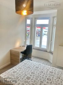 Logement réservée exclusivement à des étudiants universitaires!

Cet chambre meublée de 10.17m² disposant d'un lit, d'un bureau et d'une armoire.

En commun une cuisine équipée, une salle à manger, trois salles de douches et une cour.

Le loyer mensuel comprend le Wi-Fi, l'électricité, l'eau et ménage des parties communes. 

Disponible de suite !!!

Idéalement situé, à 5 min à pied du centre de Differdange et 10 min du centre commercial Opkorn !!!

Agence ELSA'HOME à votre écoute pour la concrétisation de vos projets en toute confiance.