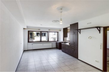 Veuillez contacter Mathieu Bossennec pour de plus amples informations :
- T : 661 521 730
- E : mathieu.bossennec@remax.lu

RE/MAX, Spécialiste de l'immobilier vous propose ce magnifique appartement d'environ 53 m² habitables, refait entièrement à neuf, en plein cœur du quartier prisé de Limperstberg, à quelques mètres à pied de la place du glacis.

Situé au 2? étage avec ascenseur d'une résidence, il se compose comme suit : 

- Un hall d'entrée accueillant.

- Un salon/salle à manger lumineux et spacieux.

- Une cuisine équipée ouverte.

- Un WC séparé.

- Une chambre spacieuse

- Une salle de bain.

Un cave spacieuse ainsi qu'un jardin commun viennent compléter ce bien.

Toutes les fenêtres sont équipées d'un double vitrage, avec des volets électriques.

Proche de toutes les commodités (bus, commerce, tram, pharmacie), son emplacement unique et ses rénovations sauront vous séduire.

DISPONIBLE DE SUITE.

N'hésitez pas à nous contacter pour de plus amples informations.

Une visite virtuelle est disponible sur demande. (Sous réserve de dossier)

Frais d’agence RE/MAX : 125 % du montant du loyer à la charge du locataire + TVA
