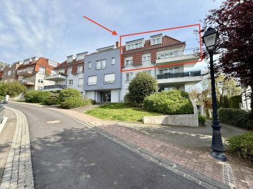 À louer, un appartement duplex de qualité et baigné de lumière dans un quartier calme et prisé d'Itzig (commune de Hesperange). 

L'appartement se distingue par son agencement spacieux, beaucoup de lumière naturelle ainsi qu'une belle terrasse avec vue dégagée - idéal pour un cadre de vie détendu et de grand confort. 

Points forts
environ 120 m² de surface habitable 
agencement duplex sur 2 niveaux (2ème + 3ème étage avec grenier) 
grande terrasse avec vue dégagée 
très lumineux salon/salle à manger 
cuisine ouverte avec passe plat 
2 chambres + galerie/bureau 
salle de bain + WC séparé 
place de parking en sous-sol incluse 
cave disponible 
résidence calme et bien entretenue 

Distribution
Niveau inférieur :
grand salon et salle à manger avec accès direct à la terrasse 
cuisine ouverte 
hall d'entrée 
WC séparé 
Niveau supérieur :
grande chambre 
deuxième pièce (bureau/chambre d'amis) 
espace galerie/travail ouvert 
salle de bain 

Situation 
L'appartement est situé à Itzig, un quartier résidentiel très recherché proche de la ville de Luxembourg. 
Accès rapide à la ville de Luxembourg 
quartier résidentiel calme avec beaucoup de verdure 
commodités et infrastructures à proximité 
idéal pour les navetteurs et les familles 

Informations supplémentaires 
Année de construction : 2003 
Classe énergétique : F 
Disponible à partir du 01.06.2026 
Prix 
2.650 € / mois (y compris la place de parking) 
(+ charges - 350€) 

Contact 
Pour toute demande d'informations ou pour convenir d'un rendez-vous de visite, nous sommes à votre disposition.