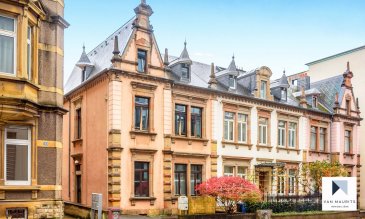 Située à Luxembourg, proche du centre-ville, cette maison de maître à usage commercial (bureaux) est idéale pour une entreprise ou un centre d'affaires. D'une surface habitable de ± 213 m² pour une surface totale de ± 258 m², elle se compose comme suit:
 
Au rez-de-chaussée, le hall d'entrée ± 3 m² avec sanitaires - wc hommes ± 2 m², wc dames ± 2 m² - conduit à un palier ± 6 m² desservant trois bureaux de ± 10, 15 et 19 m². A l'arrière du bâtiment, une seconde entrée ± 11 m² donne sur une réception ± 13 m² avec kitchenette équipée ± 6 m². Un petit jardin ± 30 m² orienté sud précédé d'une terrasse ± 6 m² complètent ce niveau.
 
En montant au 1er étage, un entre-palier ± 3 m² dessert un bureau ± 16 m².
Ensuite, au 1er étage, un couloir ± 4 m² dessert un débarras ± 1 m² et quatre bureaux de ± 5, 13, 15 et 19 m².
 
Au 2ème étage, le couloir ± 4 m² dessert deux bureaux de ± 10 et 33 m² ainsi que des sanitaires - wc hommes ± 2 m², wc dames ± 2 m².
 
Au sous-sol, un palier desservant une cave ± 8 m² (serveur) et un local d'archivage ± 32 m² avec coffre-fort complètent ce bien.
 
 
Détails supplémentaires:
 
- Un emplacement devant le bâtiment ;
- Chauffage au gaz (révisé en septembre 2019) ;
- A proximité du centre-ville (piétonnier avec nombreux commerces, restaurants, centres commerciaux, ...) et du Kirchberg ;
- Nombreux transports en commun à proximité (bus, tram) ;
- Loyer: 5500 €/mois - Charges: en fonction de la consommation personnelle - Caution: 2 mois de loyer ;
- Frais d'agence: 1 mois de loyer + TVA.