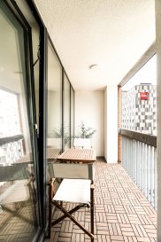 --- A vendre très bel appartement en plein coeur du quartier Esch-Belval ---

(Résidence Belval Plaza, 9A-D Boulevard du Rock n Roll)


Cet appartement d'une surface habitable de 53m2 se situe au 4ème étage. (dernier étage)

L'appartement se présente moderne et lumineux avec de belles finitions offrant notamment un balcon avec vue imprenable sur le site Belval.

L'appartement se compose comme suit;

- Hall d'entrée
- Séjour et nouvelle cuisine avec accès balcon
- Chambre à coucher 
- Salle de douche avec WC
- Emplacement intérieur incl.
- Classe énergétique B-E
- Pas de frais à prévoir, peinture refaite et nouvelle cuisine 

A proximité de la Résidence se trouvent notamment, des centres commerciaux, restaurants et autres commerces, arrêt de bus et autres commodités (crèche, aire de jeux, forêt, fitness, supermarché, cinema)

Les charges mensuelles sont de 200 Euros, exclus électricité et internet


Pour tout renseignement complémentaire prière de contacter le 621 577 770

Frais d'agence à charge du vendeur



sous toutes réserves