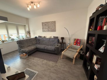 EXCLUSIVITÉ - Maison jumelée avec jardin, garage et terrasses à Audun-le-Tiche

HOUSE FOR YOU vous propose cette agréable maison jumelée d'environ 90 m² habitables, située dans un quartier calme et résidentiel, à quelques minutes seulement de la frontière luxembourgeoise. À moins de 10 minutes de Belval et de l'Université du Luxembourg, cette maison constitue une opportunité rare pour les frontaliers recherchant un cadre de vie paisible à proximité immédiate du Grand-Duché. Idéalement située pour les travailleurs frontaliers, cette maison offre un cadre de vie agréable tout en bénéficiant d'un accès rapide aux principaux pôles économiques du Luxembourg.

Agencement du bien  
Rez-de-chaussée  
- Salon indépendant et lumineux  
- Cuisine équipée avec accès direct à une première terrasse et possibilité d'accès au jardin  

1er étage  
- Chambre de 25 m²  
- Chambre de 16 m²  

Combles aménagés  
- Troisième chambre avec espace de rangement et belle hauteur sous plafond  

Sous-sol complet  
- Salle de bains avec baignoire  
- WC séparé  
- Atelier  
- Local technique avec chaudière au gaz et espace buanderie  
- Cave  
- Accès direct à une seconde terrasse et au jardin  

Prestations  
- Chauffage au gaz  
- Fenêtres PVC double vitrage  
- Système d'alarme  
- Garage privatif  
- Cave et espaces de stockage  
- Jardin privatif  
- Deux terrasses  
- Une situation géographique privilégiée  

Située aux portes du Luxembourg, cette maison bénéficie d'un emplacement particulièrement recherché :  
- À quelques minutes d'Esch-sur-Alzette et du quartier de Belval  
- Accès rapide aux principaux axes routiers vers Luxembourg-Ville  
- Proche des lignes de bus transfrontalières reliant Audun-le-Tiche à Esch-sur-Alzette, Belval et Luxembourg-Centre. La ligne 321 dessert notamment le Luxembourg avec des fréquences renforcées aux heures de pointe.  
- À proximité de la gare d'Audun-le-Tiche et des gares luxembourgeoises de Belval-Rédange et Gare de Belval-Université - CFL permettant de rejoindre facilement le réseau ferroviaire luxembourgeois.  

Écoles et commodités  
- Écoles maternelles et primaires à proximité, notamment School La Dell  
- Collège Émile Zola d'Audun-le-Tiche  
- Lycées et établissements d'enseignement supérieur accessibles rapidement sur Belval  
- Commerces, pharmacies, supermarchés et services du quotidien à quelques minutes  
- Infrastructures sportives, culturelles et associatives à proximité  

Pourquoi choisir cette maison ?  
- Emplacement stratégique pour les frontaliers  
- À proximité immédiate de Belval, de l'Université du Luxembourg et du bassin d'emploi luxembourgeois  
- Trois chambres idéales pour une famille  
- Jardin et terrasses pour profiter des beaux jours  
- Sous-sol complet offrant de nombreuses possibilités de rangement  
- Garage privatif, juste à 100m de la maison  
- Quartier calme et recherché  

Cette maison représente une belle opportunité pour les acquéreurs souhaitant allier confort de vie, espace extérieur et proximité du Luxembourg.  
Pour toute information complémentaire ou pour organiser une visite, contactez dès maintenant l'équipe HOUSE FOR YOU. Une opportunité à découvrir sans tarder !