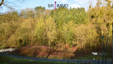 Schönes Baugrundstück in Roth an der Our

Dieses ruhig gelegene Grundstück mit Hanglage eignet sich gut zum Bau eines schönen Einfamilienhauses oder Mehrfamilienhauses.


Lagebeschreibung:

Das Grundstück befindet sich im „Delsbüscherweg“ der Gemeinde Roth an der Our, im Herzen des deutsch-luxemburgischen Naturparks. 
Die westliche Richtung bietet Ihnen einen herrlichen Ausblick ins Ourtal und auf die Gemeinde Bettel (Luxemburg). Die ruhige Wohnlage ist nur 3 km von Vianden, 10 km von Diekirch und 17 km von Ettelbrück entfernt. Anschluss an den öffentlichen Verkehr in Luxemburg besteht im ca. 1 km entfernten Bettel.
Über die Anschlussstelle Ettelbrück-Schieren A7 (Autobahn) sind die Stadt und der Flughafen Luxemburg in 40 Minuten zu erreichen.


HAFTUNGSAUSSCHLUSS
Die von uns gemachten Angaben hinsichtlich Größen und Beschaffenheit des Objektes beruhen auf Informationen des Verkäufers bzw. Dritter und sind unverbindlich. Eine Haftung jeglicher Art für die Richtigkeit und Vollständigkeit der Angaben wird daher ausgeschlossen. Unser Angebot erfolgt freibleibend, Zwischenverkauf vorbehalten.


VERBRAUCHERINFO
1. Maklerleistung ist der Nachweis der Gelegenheit zum Abschluss eines Vertrages bzw. Vermittlung eines Vertrages über eine Immobilie gegen die Maklerlohnzahlungspflicht des Kunden. Eine Maklerprovision in Höhe von 3,57 % incl. 19 % MwSt. ist vom Käufer zu zahlen. Die Maklerprovision ist fällig und verdient mit Unterzeichnung des Kaufvertrages.
2. Unternehmer, Anschrift, Beschwerdeadressat:
ARCADIA Fine Properties S.A., 20, Grand-Rue, L-9410 Vianden, Tel.: 00352 266 344 1, Email: contact@sri.lu, Direktor: Ton Eggen
3. Es besteht ein Widerrufsrecht für Verbraucher

WIDERRUFSRECHT FÜR VERBRAUCHER
Sie haben das Recht, binnen vierzehn Tagen ohne Angabe von Gründen diesen Vertrag zu widerrufen. Die Widerrufsfrist beträgt vierzehn Tage ab dem Tag des Vertragsabschlusses.
Um Ihr Widerrufsrecht auszuüben, müssen Sie uns (ARCADIA Fine Properties S.A., 20, Grand-Rue, L-9410 Vianden, Tel: +352 266 344 33, Fax: +352 266 344 44, E-Mail: contact@sri.lu) mittels einer eindeutigen Erklärung (z. B. ein mit der Post versandter Brief, Telefax 
 oder E-Mail) über Ihren Entschluss, diesen Vertrag zu widerrufen, informieren. Sie können dafür das beigefügte Muster-Widerrufsformular verwenden, das jedoch nicht vorgeschrieben ist. Zur Wahrung der Widerrufsfrist reicht es aus, dass Sie die Mitteilung über die Ausübung des Widerrufsrechts vor Ablauf der Widerrufsfrist absenden.

Folgen des Widerrufs

Wenn Sie diesen Vertrag widerrufen, haben wir Ihnen alle Zahlungen, die wir von Ihnen erhalten haben, einschließlich der Lieferkosten (mit Ausnahme der zusätzlichen Kosten, die sich daraus ergeben, dass Sie eine andere Art der Lieferung als die von uns angebotene, günstigste Standardlieferung gewählt haben), unverzüglich und spätestens binnen vierzehn Tagen ab dem Tag, an dem die Mitteilung über Ihren Widerruf dieses Vertrags bei uns eingegangen ist. Für diese Rückzahlung verwenden wir dasselbe Zahlungsmittel, das Sie bei der ursprünglichen Transaktion eingesetzt haben, es sei denn, mit Ihnen wurde ausdrücklich etwas anderes vereinbart; in keinem Fall werden Ihnen wegen dieser Rückzahlung Entgelte berechnet. Haben Sie verlangt, dass die Dienstleistungen während der Widerrufsfrist beginnen sollen, so haben Sie uns einen angemessenen Betrag zu zahlen, der dem Anteil der bis zu dem Zeitpunkt, zu dem Sie uns von der Ausübung des Widerrufsrechts hinsichtlich dieses Vertrags unterrichten, bereits erbrachten Dienstleistungen im Vergleich zum Gesamtumfang der im Vertrag vorgesehenen Dienstleistungen entspricht. 

Hinweis auf die Möglichkeit eines vorzeitigen Erlöschens des Widerrufsrechts
Ihr Widerrufsrecht erlischt, wenn wir unsere Leistung vollständig erbracht und mit der Ausführung der Leistung erst begonnen haben, nachdem Sie Ihre ausdrückliche Zustimmung und gleichzeitig Ihre Kenntnis davon bestätigt haben, dass Sie Ihr Widerrufsrecht bei vollständiger Vertragserfüllung durch uns verlieren.

MUSTER- 
WIDERRUFSFORMULAR
Wenn Sie den Vertrag widerrufen wollen, dann füllen Sie bitte dieses Formular aus und senden Sie es zurück an:

ARCADIA Fine Properties S.A. - SR IMMO
20, Grand-Rue
L-9410 Vianden
Tel: +352 266 344 33
Fax: +352 
266 344 44
E-Mail: contact@sri.lu

Hiermit widerrufe(n) ich/wir (*) den von mir/uns (*) abgeschlossenen Vertrag über den Kauf der folgenden Waren (*)/die Erbringung der folgenden Dienstleistung (*)
Bestellt am (*)/erhalten am (*)
Name des/der Verbraucher(s)
Anschrift des/der Verbraucher(s)
Unterschrift des/der Verbraucher(s) (nur bei Mitteilung auf Papier)
Datum
