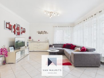Situé au Rollingergrund, au rez-de-chaussée d'une résidence de 4 unités, cet appartement avec balcon dispose d'une surface habitable de ± 90 m² pour une surface totale de ± 106 m². Idéal pour une famille avec enfant, un jeune couple ou pour un investissement, il se compose comme suit :

Un hall d'entrée de ± 8 m² desservant un agréable et lumineux open space de ± 38 m², comprenant un séjour ouvert sur la cuisine équipée et aménagée ainsi que la salle à manger, trois chambres de ± 9, 10 et 15 m², un balcon de ± 5 m² accessible depuis la 3e chambre orienté Nord-Est ainsi qu'une salle de douche de ± 5 m² (douche, lavabo, wc, bidet, chauffe-serviette). L'offre se complète avec un garage fermé à l'extérieur de ± 13 m² ainsi qu'une cave privative de ± 8 m² au sous-sol.

Généralités : Disponibilité immédiate CPE: H-I Charges communes : 250€ / mois.  
Appartement lumineux et en très bon état.  
Double vitrage, châssis PVC, volets manuels et électriques.  
Chaudière au Gaz de 2010, chauffage par radiateurs.  
Parquet laminé et carrelage au sol.

Idéalement situé, il offre un accès direct à toutes les commodités : commerces, écoles, crèches, université, hôpital, restaurants, centre sportif et clubs, ainsi que bus, parking public, pistes cyclables et chemins de randonnées. Les connexions autoroutières sont également rapides et faciles.

Agent responsable: Nora au +352 691 136 875 ou nora@vanmaurits.lu