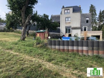 DUDELANGE - Proche Centre, bâtiment dans un batiment avec 2 unités (un duplex de 505.000€ avec 3 ch. et un apppartement de 365.000€ avec 2 chambres), TRAVAUX D\'ACHEVEMENT IMPORTANTS A PREVOIR en copropriété - intéressant pour des familles - parents / enfants etc , amis, voir promoteur-constructeur - vente en bloc possible - cadastre vertical en cours
situation calme , garage, jardin privatif, duplex au 1er et 2e étage,   grand salon - cuisine,  3ch , sdd,  balcon, modifications encore possibles 
DEMANDES QUE PAR EMAIL à rbi@pt.lu svp  curieux s\'abstenir - on a un mandat exclusif 
les banques exigent des fonds propres surtout en raison des travaux à finaliser
DEMANDES QUE PAR EMAIL AU DEPART SVP 

Ref agence :2449341