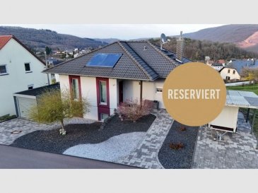 Taben Rodt 
20 Minuten von L- Remich 

Schönes Einfamilienhaus in ruhiger Lage mit Fernsicht 

+-160m2 Wohnfläche
-719m2 Grundstücksfläche
-Wohn-Ess-Küche mit Ausgang auf den großen Balkon
-3 Schlafzimmer davon 1 im Erdgeschoß und 2 im Untergeschoß mit Ausgang zur Terrasse und in den Garten
-1 Büro/Ankleide
-2 Bäder
-Heizungsraum + Waschküche
-Garage + Stellplatz davor
-Carport
-Geräteschuppen
-Solaranlage 

Sehr gepflegte Immobilie, überzeugen Sie sich selbst