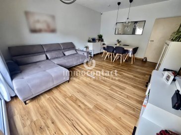 L’agence immobilière Immo-Contact vous propose à la vente ce bel appartement lumineux de +/− 76 m², situé à Medernach, dans la commune de la Vallée de l’Ernz.

Situé au 1er étage d’une résidence construite en 2007 avec ascenseur, l’appartement donne sur l’arrière de la résidence et bénéficie ainsi d’un environnement calme et agréable, à l’écart de la circulation.

Medernach offre un cadre de vie idéal, à proximité de toutes les commodités nécessaires au quotidien. Une crèche se trouve dans la commune, l’école est située à seulement 500 mètres, et plusieurs aires de jeux ainsi que de nombreux chemins de promenade sont facilement accessibles. Diekirch et Mersch sont accessibles en environ 15 minutes.

L’appartement se compose comme suit :

- Hall d’entrée avec armoire de rangement sur mesure
- Spacieux salon avec espace salle à manger
 Cuisine équipée et séparée
- 2 chambres à coucher
- Salle de bain avec baignoire
- WC séparé
- Balcon
- Cave
- 1 emplacement de parking intérieur
- 1 emplacement de parking extérieur

L’appartement a bénéficié de plusieurs améliorations au cours des dernières années :

- Salle de bain modernisée en 2023
- Sol vinyle de qualité posé en 2023
- Rangements sur mesure dans le hall d’entrée
- Moustiquaires sur mesure
- Chaudière collective remplacée en 2021
- Nouvel adoucisseur d’eau installé en 2026

Informations complémentaires :

- Fenêtres PVC double vitrage
- Connexion fibre optique
- Classe énergétique F
- Charges mensuelles : +/− 250€
- Résidence calme et bien entretenue
- Aucun gros travaux de copropriété prévu à court terme

Visites possibles en semaine et le samedi.

Pour toute information complémentaire, contactez-nous au +352 26 311 992 ou par e-mail sur info@immocontact.lu

Estimation gratuite de votre bien sous 48h.

 ---------- 
The real estate agency Immo-Contact is pleased to offer for sale this beautiful and bright apartment of approximately 76 m², located in Medernach, in the municipality of Vallée de l’Ernz.

Situated on the 1st floor of a residence built in 2007 with an elevator, the apartment faces the rear of the building, offering a peaceful and pleasant environment away from traffic.

Medernach provides an ideal living environment with all essential amenities nearby. A daycare center is located within the municipality, the school is only 500 meters away, and several playgrounds and walking trails are easily accessible. Diekirch and Mersch can both be reached in approximately 15 minutes.

The apartment is composed as follows:

- Entrance hall with custom-made storage
- Spacious living room with dining area
- Separate fully equipped kitchen
- 2 bedrooms
- Bathroom with bathtub
- Separate WC
- Balcony
- Cellar
 1 indoor parking space
- 1 outdoor parking space

The apartment has benefited from several improvements in recent years:

- Bathroom modernized in 2023
- High-quality vinyl flooring installed in 2023
- Custom-made storage in the entrance hall
- Custom-made mosquito screens
- Collective boiler replaced in 2021
- New water softener installed in 2026

Additional information:

- PVC double-glazed windows
- Fiber-optic internet connection
- Energy class: F
- Monthly charges: approximately 250€
- Quiet and well-maintained residence
- No major condominium works planned in the short term

Viewings are available during the week and on Saturdays.

For further information or to arrange a viewing, please contact us at +352 26 311 992 or by email at info@immocontact.lu.

Free valuation of your property within 48 hours.