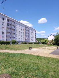 Appartement de Type F3 de 58.33 m² situé au 2ème Etage et comprenant :
Entrée, Salle de bains, WC, Buanderie, Cuisine équipée, Salon, 2 Chambres, Cave, Garage, Chauffage au GAZ
Frais d'agence 560 €