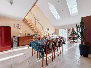 L'agence immobilière Immo-Contact vous propose ce superbe Duplex de +/− 193m² de surface totale situé à Sandweiler.

Il bénéficie d’une situation exceptionnelle, dans l’un des secteurs les plus recherchés. Tout est accessible en quelques minutes, que ce soit les commerces, les transports, les écoles ou les services du quotidien. La localisation offre un parfait équilibre entre praticité et calme, avec un environnement agréable et une vie de quartier dynamique.

Le duplex, situé au 3ème et dernier étage d'une résidence de 2003, se compose comme suit :

Rez-de-chaussée :
- Hall d'entrée
- Salon avec espace salle à manger
- Cuisine équipée séparée avec accès sur un premier balcon
- Chambre à coucher avec dressing
- 2 chambres à coucher avec accès sur le premier et le deuxième balcon
- Salle de bain avec baignoire, douche, double vasque, emplacement machine à laver et fenêtre
- WC séparé

À l'étage :
- Salle de vie
- Bureau pouvant être utilisé comme chambre à coucher
- Salle de bain avec douche, WC et fenêtre
- Grenier

Une cave, un parking intérieur et un parking extérieur viennent compléter ce bien.

À savoir :
- Aucuns travaux à prévoir
- Toutes les pièces à l'étage disposent de rangements encastrés
- Chaudière changée en 2019

Visites possibles en semaine et le samedi.

Pour toute information, contactez-moi au +352 621 794 938.
Estimation gratuite de votre bien sous 48h : +352 26 311 992 ou info@immocontact.lu

 ---------- 
The Immo-Contact real estate agency is offering this superb duplex with a total surface area of approximately 193m² located in Sandweiler.

It enjoys an exceptional location in one of the most sought-after areas. Everything is accessible within a few minutes, including shops, transportation, schools, and everyday services. The location offers the perfect balance between convenience and tranquility, with a pleasant environment and a dynamic neighborhood life.

The duplex, located on the 3rd and top floor of a residence built in 2003, is composed as follows:

Ground floor:
- Entrance hall
- Living room with dining area
- Separate equipped kitchen with access to a first balcony
- Bedroom with dressing room
- 2 bedrooms with access to the first and second balconies
- Bathroom with bathtub, shower, double sink, washing machine space, and window
- Separate toilet

Upstairs:
- Living room
- Office that can be used as a bedroom
- Bathroom with shower, toilet, and window
- Attic

A cellar, indoor parking and outdoor parking complete this property.

Good to know:
- No work required
- All rooms upstairs have built-in storage
- Boiler replaced in 2019

Viewings possible on weekdays and Saturdays.

For more information, please contact me on +352 621 794 938.
Free valuation of your property within 48 hours: +352 26 311 992 or info@immocontact.lu