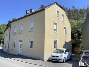 L'Immobilière de l'Attert vous propose en location un appartement situé dans le village de Rombach-Martelange, comme de Rambrouch à 100m de la frontière belge.

L'appartement situé au rdch d'une surface de +/- 95m² se compose de:

- entrée indépendante
- beau séjour avec coin cuisine équipée
- salle de douche, wc, lavabo et connexion lave-linge
- 1 chambre à coucher
- 1 bureau ou dressing
- débarras avec accès vers la cour / terrasse
- 2 emplacements extérieurs.

Loyer : 1 200€
Charges : 200€
Caution : 2 mois de loyer
Frais d'agence : 1 mois de loyer + TVA (partagé 50/50 entre locataire et bailleur)

Ce bien vous intéresse ! Merci de remplir le 
