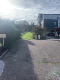 TERRAIN A VENDRE 

Terrain de 26 ares à vendre situer au bout d'une impasse.
- Impasse calme, peu de passage.
- Situé à proximité des écoles, du centre ville, de l'autoroute (Metz, Luxembourg, Allemagne).
- Possibilité de construire. 

Ref agence :CC002