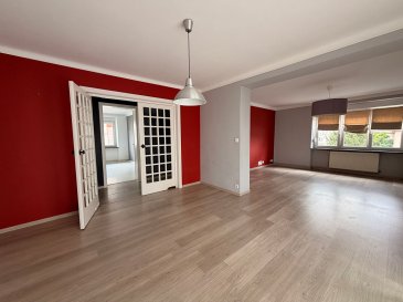 A Thionville , quartier Victor Hugo, Appartement avec 2 chambres et un garage. A Thionville, à côté de l'école primaire Victor Hugo, F4 de 96 m2 au 2ème étage sans ascenseur.
Appartement comprenant un dégagement, un spacieux séjour avec un balcon couvert de 10 m2, 2 chambres, une cuisine équipée, un cellier, une salle de douche, un WC séparé.
Une cave et un garage.
Les informations sur les risques auxquels ce bien est exposé sont disponibles sur le site Géorisques : www.georisques.gouv.fr » 
Contact agence : 03 82 53 44 32