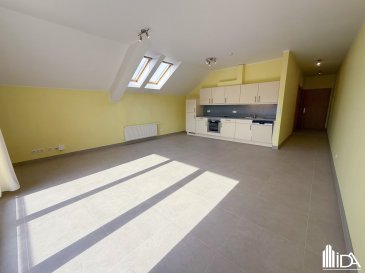 L'Immobilière de l'Attert vous propose en location ce bel appartement situé dans une résidence dans le village d'Ospern, commune de Redange.

L'appartement d'une surface habitable de +/ - 64 m² situé au 2ème étage (avec ascenseur) se compose de:

- hall d'entrée
- salle de bain, lavabo et wc
- 1 chambre à coucher
- beau séjour / salle à manger avec coin cuisine équipée et sortie sur balcon
- buanderie commune.

L'appartement dispose d'un emplacement de parking extérieur.

Loyer : 1 320€
Charges : 220€
Caution : 2 mois de loyer
Frais d'agence : 1 mois de loyer + TVA (partagé 50/50 entre locataire et bailleur)

Ce bien vous intéresse !

Merci de remplir le 