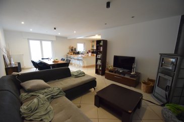 En Exclusivité ImmoHouse vous propose ce charmant appartement 3 chambres idéalement situé à Diekirch.

Au premier étage d'une résidence soignée ce joli duplex de 112m² se compose de:

-Un agréable hall d'entrée  
-Un grand salon/salle à manger très lumineux avec balcon  
-Une cuisine équipée ouverte sur la pièce de vie  
-Trois chambres à coucher  
-Une salle de douche avec wc  
-Un wc séparé  

A cela s'ajoutent:  
-Un parking exterieur privatif  
-Une cave privative  
-Une buanderie  

Contactez nous pour plus d'informations.