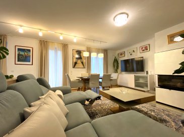 Situé à Trèves en Allemagne, ce penthouse meublé se trouve au 6ème (et dernier) étage avec ascenseur menant directement à la terrasse de cette résidence construite en 2016. Il dispose d’une surface habitable ± 82 m² et se compose comme suit :

Une entrée ± 6m² dessert deux chambres de ± 15 m² et de ± 11m², une salle d’eau ± 11m² avec douche, WC, machine à laver et sèche-linge et une belle pièce à vivre ± 37 m² comprenant une cuisine moderne, équipée et aménagée ouverte sur le séjour. 
Une terrasse toit ± 44 m² accessible par toutes les pièces de ce penthouse rend cet appartement très lumineux.

La machine à laver et un sèche-linge sont disponibles au sous-sol de la maison. 
Au sous-sol, vous trouverez une cave privative.

Détails complémentaires :

- Accès au penthouse par l’ascenseur avec clef privative (pour le 6ème étage)
- Entièrement meublé (y compris la vaisselle, ustensiles, le linge de lit, etc.)
- Cuisine moderne de haut standing avec comptoir de petit-déjeuner
- Cheminée dans le séjour
- Design intérieur de bon goût
- Réception DVB-T et antenne TV
- Vue panoramique
- Place de parking souterrain possible pour 100 € / mois
- A proximité de toutes commodités : transports en commun, restaurants, commerces, ...
- Loyer: 1400€/mois ; Charges: 300€/mois ; Dépôt de garantie 3 500 €
 
Pour plus de renseignements, merci de contacter Juha Ahonen
Téléphone : +352 661 249 476
Email : juha@vanmaurits.lu
