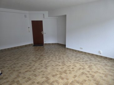 L'agence Chaves vous propose un STUDIO de 43 m2 au centre d'Ettelbruck, au 3ème étage avec ascenseur. Le studio se compose comme suit: grand Séjour, Cuisine équipée, Salle de douche avec raccord pour la machine à laver. Très lumineux. Centre d'Ettelbruck. A deux pas des magasins, hopital, gare, écoles, médecins, post, restaurants, etc....