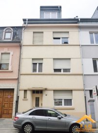 F&N Promotion präsentiert Ihnen ein teilweise renoviertes Haus in Esch-sur-Alzette mit einer Wohnfläche von 244m2 - 2 Gehminuten von der 