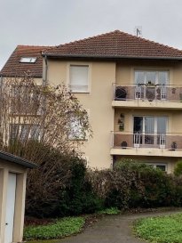 METZ DLP - RUE GEORGES LENOTRE
Au 2ième étage, bel appartement 1P de 30.51 comprenant une entrée avec placard, une pièce à vivre de 18m² avec accès balcon, une kitchenette équipée d'une plaque de cuisson, une salle de bain et un wc séparé. Place de stationnement devant l'immeuble.
Chauffage individuel électrique. DPE D GES A
Disponible à compter du 1er août prochain.