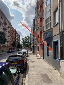 **** LOCATION MEUBLEE CHARGES COMPRISES! ****

sauf électricité et abonnement internet/télédistribution.

Très beau Studio entièrement meublé, insonorisé, genre chambre d'hôtel avec un lit pliant encastré.

La bien se compose comme suit:
 
Rez-de-chaussée:
Hall d'entrée ouvert sur la cuisine entièrement équipée
Grande pièce living/séjour entièrement meublée avec nouvelle TV.
1 Salle de bains avec douche lavabo et WC

Buanderie commune avec lave linge et sèche linge privatif

Cave privative

Proche du Centre Ville / Kirchberg / tout commodités / restaurants / supermarchés / commerces du quartier / transports en commun (bus, tram, Vélo'h ) à deux pas de l'immeuble.

Adresse du bien: 

21, Avenue Victor Hugo
L-1750 Luxembourg-Limpertsberg
