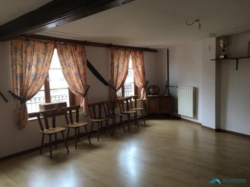 Maison d'habitation à vendre avec commerce: 

Caves 144m²
Rdc : Cuisine de 18,5m²
Degagement 18,4 m²
Commerce de 43m² 

1étage
Salle de bain 20m²
Terrasse ouverte 21m²
Chambre 25m²
Bureau 16m²
Salle d ebain 20m²
Séjour 35.60m²
Hall 17m²

Dernier étage
Salle de bain 21m²
Grenier 107m²
chambres 

Pour plus d'informations contactez-nous au 26 54 31 48.
Ref agence :JP125