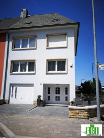 LUXEMBOURG, belle maison rénovée en 2018 comprenant hall d\'entrée, 4chambres à coucher, living, cuisine équipée, 2 salle de bains, débarras, terrasse, balcon, cave, jardin, garage pour 1 voiture, 2 emplacements extérieurs<br>POSSIBLE DE LOUER LA MAISON MEUBLEE<br />Ref agence :2449276