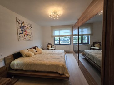 A louer: grande et très belle chambre meublée (20 m2) avec sa salle de douche et son WC privatif.
Living, cuisine et grande terrasse à partager avec un seul colocataire.
Disponible immédiatement!

Loyer avec charges comprises: 1.150 € par mois. 
Caution 2 mois (2.300 €). 
Commission d'agence 1/2 mois (673 € ttc).
Un parking intérieur en option pour 100€/mois.
Pour plus d'information contactez Natacha Bivort + 352 661 33 44 22 

Détails de la propriété:
Cette charmante chambre meublée de 20 m² offre une ambiance moderne.
Cuisine ouverte et équipée à partager. L'espace de vie est optimisé et bénéficie de grandes baies vitrées qui inondent la pièce de lumière naturelle et d'une exposition sud idéale. La chambre est agrémentée d'une salle d'eau moderne avec douche et toilettes. Profitez d'un grand balcon de 8 m² ainsi que d'une terrasse spacieuse de 100 m² pour vos moments de détente. La propriété est située dans un immeuble de trois étages, équipé d'un ascenseur pour plus de confort. 
Côté pratique, la propriété dispose d'une buanderie equipée avec le machine privatives.  Les connexions Internet en fibre optique assurent un accès rapide et fiable pour tous vos besoins numériques. Côté énergétique, le bâtiment est classé B pour son efficacité énergétique et son isolation thermique, avec un chauffage au gaz. 

Installations à proximité:
Strassen est connue pour son cadre convivial et moderne, avec de nombreux parcs et espaces verts parfaits pour vos moments de loisir. Les écoles et institutions éducatives sont facilement accessibles, rendant cette chambre idéale pour les étudiants. Pour vos courses, une diversité de boutiques et de supermarchés est à votre disposition. Les options de restauration variées répondent à tous les goûts. En termes de soins de santé, la commune dispose de cliniques et de pharmacies renommées. Les transports publics offrent des liaisons régulières vers Luxembourg-Ville, rendant vos déplacements quotidiens faciles et rapides.