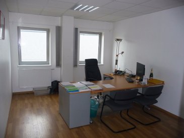 Les Locaux se composent comme suit :
4 bureaux + une réception au premier étage pour une superficie de 115 m2 avec 2 sanitaires.
Entrepôt de 165 m2 au rez-de-chaussée avec 1 sanitaire et 1 douche

Les locaux seront entièrement repeints pour l'entrée du locataire

Pour plus de renseignements n'hésitez pas à nous contacter au 26.55.92.78