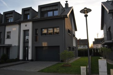 ALFA IMMOBILIER vous présente une magnifique maison libre de 3 cotés construite en 2007 située dans la cité \'Woiwer\' à Differdange. La maison dispose de nombreux atouts : <br><br>Au rez-de-chaussée : <br>- Hall d\'accueil <br>- Garage double <br>- Chaufferie avec buanderie <br>- Salle de douche<br>- Salle de jeux ou bureau <br>- Espace de rangement <br>- Cave à vin<br>Au 1er étage : <br>- Cuisine équipée indépendante   <br>- Salon / salle à manger avec feu ouvert<br>- Belle terrasse de 25 m2 avec marquise donnant accès sur le jardin<br>- Hall avec WC séparé <br>Au 2ème étage : <br>- Hall de nuit<br>- 3 chambres à coucher dont une avec dressing<br>- Salle de bain avec baignoire et douche<br>Extérieur :<br>- Jardin  <br>- Espace poubelles <br>- Emplacement extérieur avec possibilité de garer 2 voitures<br>Pour plus d\'informations n\'hésitez pas à nous contacter au 691 656 588 ou 691 656 589.<br />Ref agence :3538045