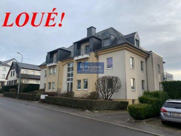 Bel appartement soigné en dernier étage, surface habitable 107.8m2, terrasse 17.75m2 et balcon 9.3m2, composé comme suit:<br>Hall d\'entrée avec grand armoire encastré, living spacieux avec accès aux terrasses, cuisine équipée séparé, grande chambre, 23,3m2 avec armoire encastré 5 portes, chambre/bureau 13,2m2 avec  accès terrasse, salle de bains spacieuse, avec baignoire, douche, lavabo et WC, loggia 3.8m2, WC séparé, emplacement intérieur, cave, verger commun derrière l\'immeuble.<br>Complètement équipé de luminaires, stores et rideaux,<br>Alarme,<br>Arrêt bus à quelques pas,<br>Vue dégagée.