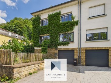 Cette charmante maison de caractère nichée dans la verdure a été construite en 1960 et a été rénovée en 2006 et 2020. Elle dispose d'une surface de ± 173 m2 dont ± 130 m2 habitables, est érigée sur un terrain de 4a 40ca orienté sud. Le bien est situé dans une rue très calme à quelques pas du centre de la ville (89, montée St Crépin).

Le rez-de-jardin comprend un hall d'entrée de ± 11 m2 avec un coin vestiaire desservant un salon de ± 23 m2, une cuisine séparée de ± 10 m2 avec une sortie sur une terrasse de ± 30 m2 et le jardin. Un wc séparé complète ce niveau.

Le 1er étage dessert un palier de ± 6 m2 ouvert sur trois chambres : une de ± 13 m2 et deux autres de ± 10 m2. Une salle de douche de ± 6 m2 (douche, lavabo, wc) se trouve à cet étage.

Le dernier niveau est composé d'une chambre de ± 18 m2 (avec une hauteur de 3.50 m), d'un large palier avec un coin bureau ± 9 m2 et d'un wc avec un lavabo de ± 5 m2 (possibilité de créer une douche).

Le rez-de-chaussée se compose d'un garage de ± 15 m2, d'une cave de ± 12 m2, d'une buanderie/chaufferie de ± 7 m2 et d'un palier.

Généralités :

Localisation dans la verdure, mais à Luxembourg-ville ;
Orientation sud ;
Jardin en terrasse, sans vis-à-vis ;
Garage et parking ;
Double vitrage, châssis bois, volets manuels de 2006 ;
Chauffage au gaz (Buderus de 2020) ;
Rue calme ;
Proximité des écoles, commerces et transports publics.

Agent responsable : Katia Gravière au 661 33 29 82 ou katia@vanmaurits.lu