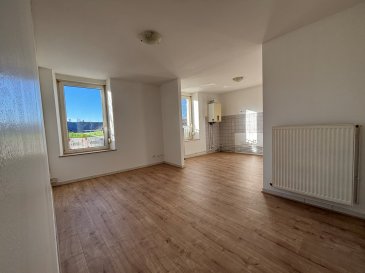 idéalement situé proche gare .  Suite au départ du locataire nous vendons un bel appartement en cours de rénovation (pose de parquet flottant, pose d'une cuisine, remise en peinture complete) au 1er étage d'une copropriété de 6 logements comprenant une entrée, une cuisine ouverte sur salon séjour, deux chambres, salle de bains et un wc.
 Jardin privatif et cave. Faible charge avec compteurs indépendants.
 Les informations sur les risques auxquels ce bien est exposé sont disponibles sur le site Géorisques : www.georisques.gouv.fr