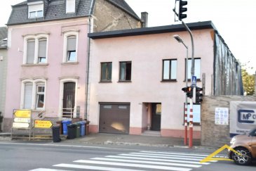 Votre agence IMMO LORENA de Pétange, partenaire de la CHAMBRE IMMOBILIERE DE Luxembourg a choisi pour vous une MAISON MITOYENNE avec GARAGE et JARDIN, idéalement située à BASCHARAGE d'une superficie de 110 m2 habitables insérée sur un terrain de 2 ares 53 centiares, à proximité du centre, des écoles fondamentales, crèches, bus, commerces; accès facile vers les grands accès routiers.
La maison se compose comme suit:

RDCH :
- Un hall d'entrée de 7,10 m2
- Première chambre de 16,45 m2
- Deuxième chambre de 10 m2
- Un garage de 28 m2 (8,64 mètres linéaires)
- Une cave de 4,80 m2
- Un débarras de 8,30 m2

Premier étage: 

- Un hall de 5,62 m2
- Une cuisine  séparée de 11 m2
- Un double living de 30 m2
- Troisième chambre de 15,70 m2 
- Un wc sépare faisant 1,75 m2
- Une salle de bain de 5 m2


TOTAL M2 HABITABLES : 110 m2

Caractéristiques de la maison:
- Maison construite dans les années 80
- Double vitrage 
- Nouvelle Chaudière 2023
- Toiture en bon état 
- Garage pour une voiture
- Jardin privatif

A VOIR!!!!!

3% du prix de vente à la charge de la partie venderesse + 17% TVA
Pas de frais pour le futur acquéreur

Pour tout contact:
Joanna Rickal: +352 621 365 640
Vitor Pires: + 352 691 761 110

L'agence Immo Lorena est à votre disposition pour toutes vos recherches ainsi que pour vos transactions LOCATIONS ET VENTES au Luxembourg, en France et en Belgique.