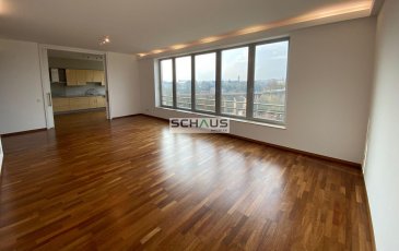 Schaus Immobilier vous propose à la location cet appartement haut de gamme, sis au quatrième étage d\'un immeuble idéalement implanté au plein coeur de la Ville de Luxembourg et offrant une vue imprenable se composant comme suit:<br><br>- Cuisine séparée, équipée et aménagée<br>- Salon/Salle à manger <br>- Trois chambres<br>- Deux salles de bains dotées d\'une douche et d\'une baignoire<br>- WC séparé<br>- Cave avec emplacement pour la machine à laver<br>- Emplacement intérieur pour une voiture, avec la possibilité d\'un deuxième emplacement.<br><br>L\'hauteur sous plafond de l\'appartement est de 3 mètres.<br><br>Nous sommes à votre disposition pour tout renseignement complémentaire et un rendez-vous de visite.<br><br>Les honoraires d\'élevant à un mois de loyer augmenté de la TVA en vigueur sont à la charge du locataire.