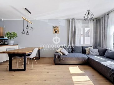 L’agence immobilière Immo-Contact vous propose à la vente cette jolie maison de ville, entièrement rénovée en 2019, d’environ 124 m², idéalement située à Esch-sur-Alzette, à proximité du centre-ville.

Située dans une rue très calme, cette confortable maison, en excellent état, offre un cadre de vie agréable et fonctionnel, idéal pour accueillir une famille.

À proximité des crèches, écoles, de l’hôpital, des lignes de bus, des premières commodités et des supermarchés, elle bénéficie d’une situation pratique au quotidien tout en profitant d’un environnement paisible.

La maison se compose comme suit :

Rez-de-chaussée :

– Hall d’entrée avec espace de rangement
– Salon
– Cuisine équipée ouverte avec îlot central et espace salle à manger
– Accès direct terrasse et jardin orientés plein sud
– Salle de bain avec douche, WC et fenêtre

1er étage :

– 2 chambres à coucher, dont une chambre parentale avec dressing

2ème étage :

– Grenier aménagé en troisième chambre

Sous-sol :

– Cave offrant un espace de rangement supplémentaire

Un garage box ainsi qu’un emplacement de parking extérieur viennent compléter ce bien.

À savoir :

– Maison en excellent état
– Aucun travaux à prévoir
– Rue très calme
– Disponibilité à convenir

Visites possibles en semaine ainsi que le samedi.

Pour toute information complémentaire ou pour organiser une visite, contactez-moi au +352 621 391 355.

Estimation de votre bien sous 48h : contactez-nous au +352 26 311 992 ou par e-mail à [info@immocontact.lu](mailto:info@immocontact.lu).